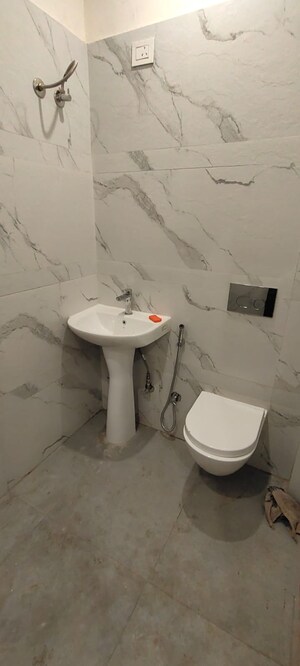 Bathroom in 3 BHK Apartment at Sunshine Enclave, Vip Road – for Rent