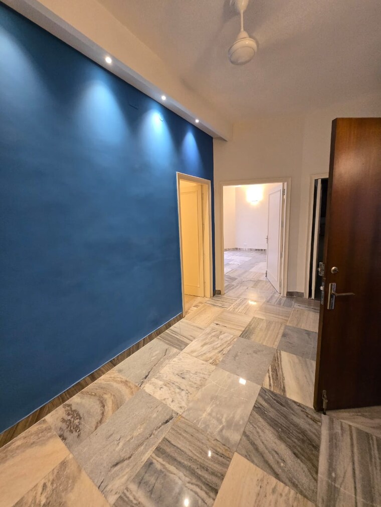 Room, greater kailash i 4 Bedroom 500 Sq.Yd. Builder Floor In Greater Kailash I Delhi 9331666