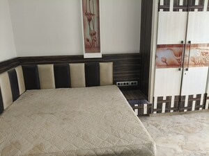 Room in 3 BHK Apartment at Chaitanya Tower, Prabhadevi – for Rent