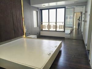 Room in 3 BHK Apartment at Chaitanya Tower, Prabhadevi – for Rent