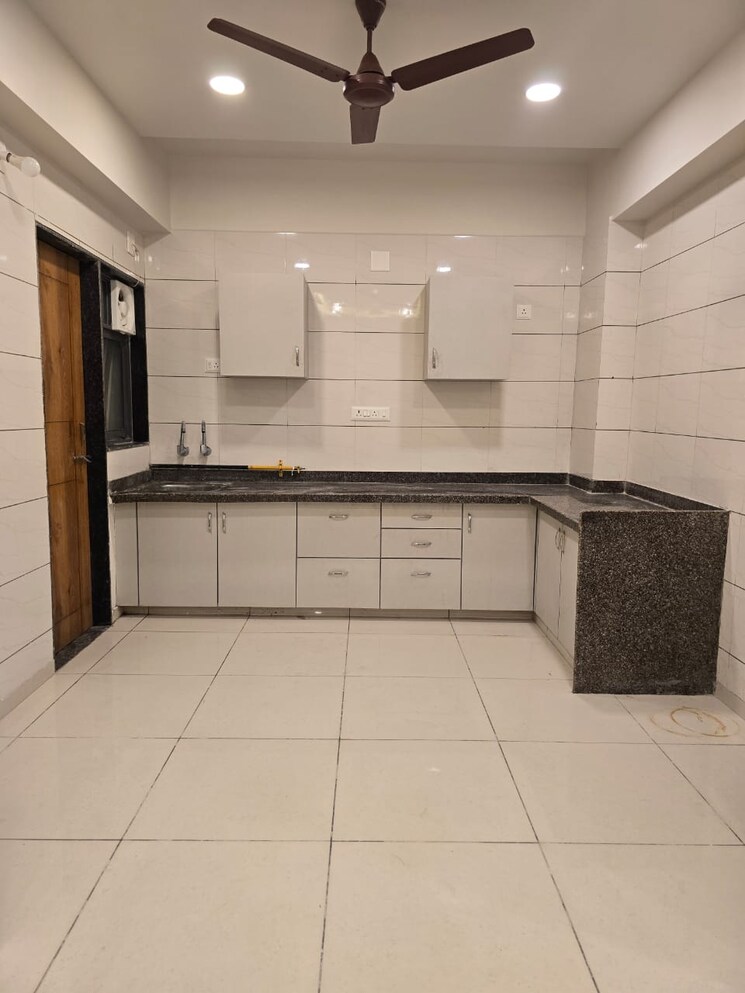 Kitchen, paldi 3 Bedroom 245 Sq.Yd. Apartment In Paldi Ahmedabad 9331726