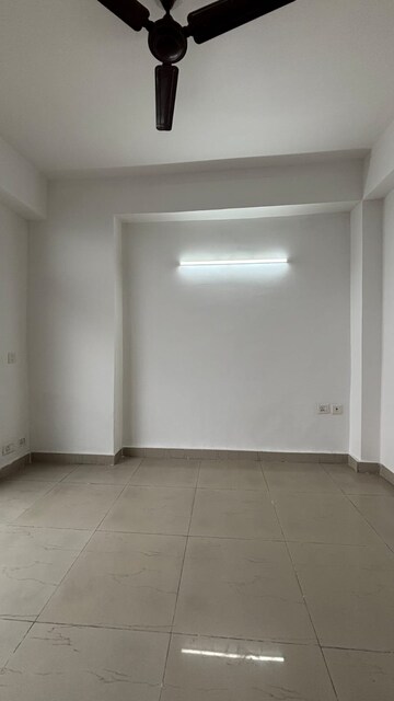 2.5 BHK Apartment For Rent in Victoryone Central, Sector 12 Greater Noida