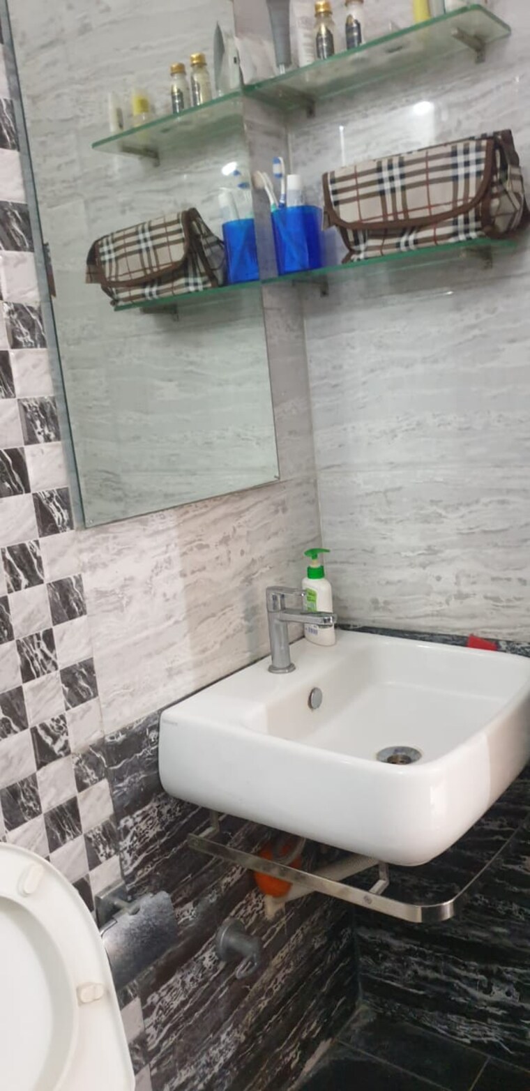Bathroom, vva-jai-gopi-krishna-chs-ltd 2 Bedroom 975 Sq.Ft. Apartment In Chembur Mumbai 9331672