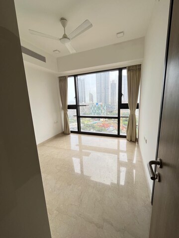 Room in 3 BHK Apartment at Lodha Marquise, Worli – for Rent