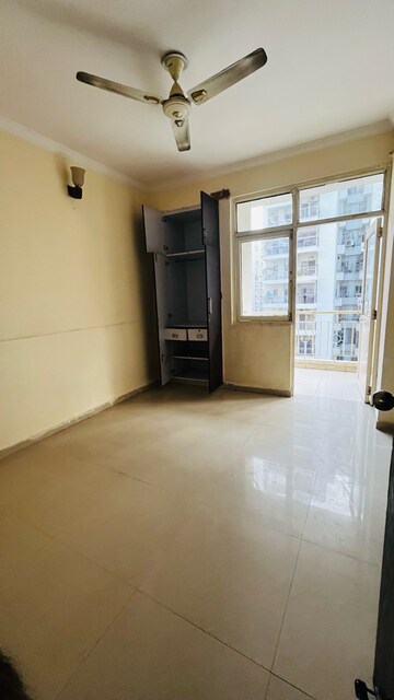 Room in 2.5 BHK Apartment at KW Srishti, Raj Nagar Extension – for Rent