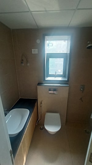 Bathroom in 3 BHK Apartment at Signature Global City 63A, Sector 63a – for Rent