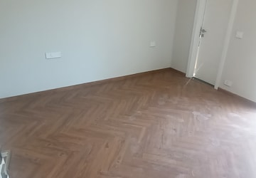 Room in 3 BHK Apartment at Signature Global City 63A, Sector 63a – for Rent