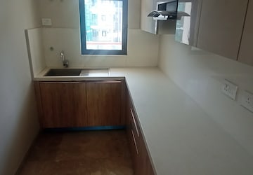 Room in 3 BHK Apartment at Signature Global City 63A, Sector 63a – for Rent