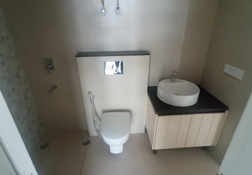 Bathroom in 3 BHK Apartment at Signature Global City 63A, Sector 63a – for Rent
