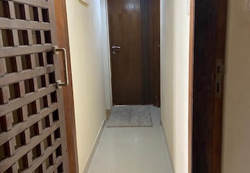 Building Lobby in 2 BHK Apartment at Sahil CHS Vile Parle, Vile Parle East – for Rent