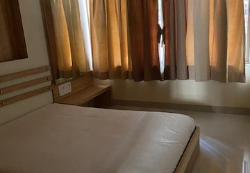 Bedroom in 2 BHK Apartment at Sahil CHS Vile Parle, Vile Parle East – for Rent