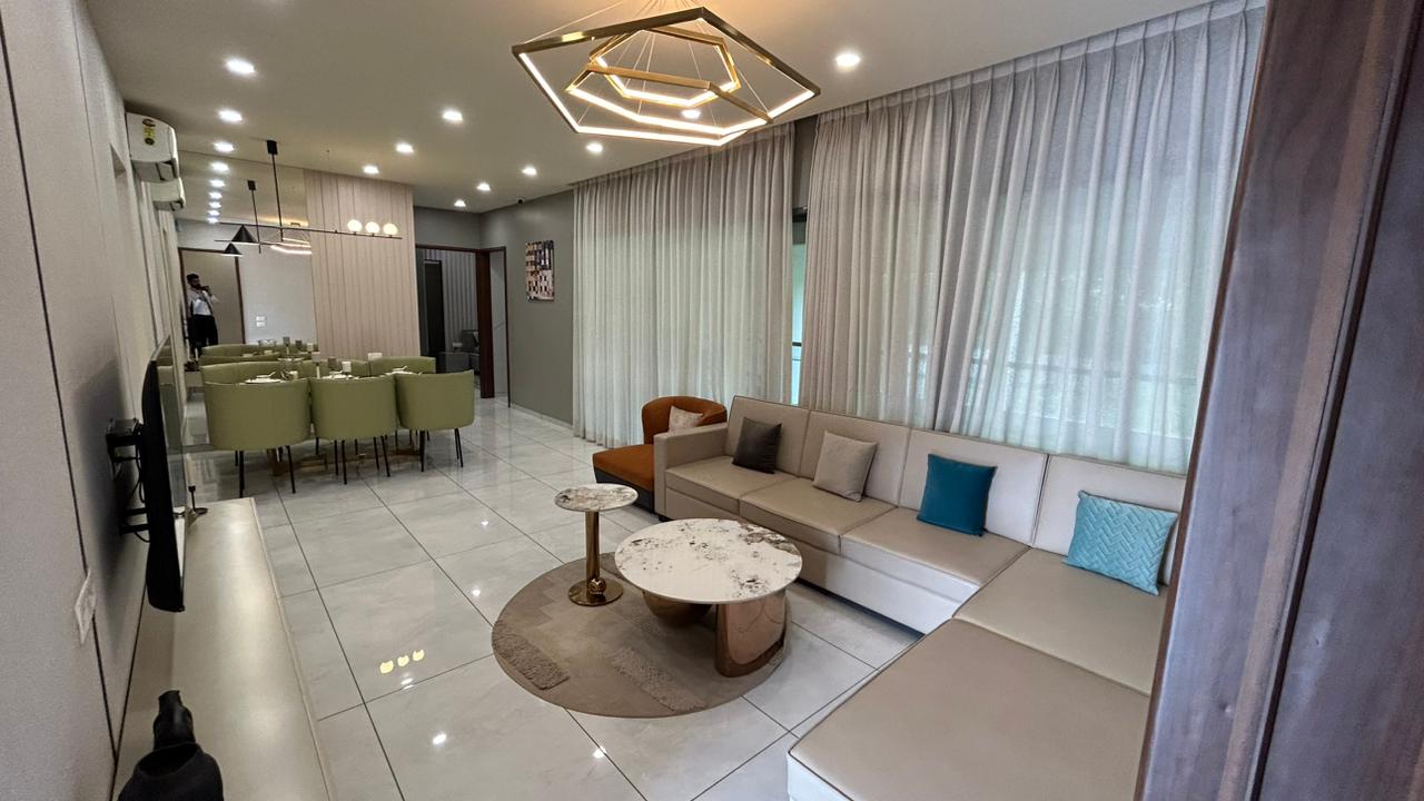 3.5 BHK + Servant Room Apartment For Sale in Mantra Mirari Koregaon pa