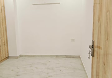 Room in 2 BHK Builder Floor at Saket – for Rent