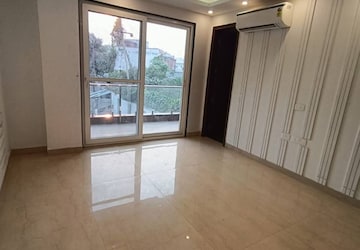 Room in 3 BHK Builder Floor at Panchsheel Park – for Sale