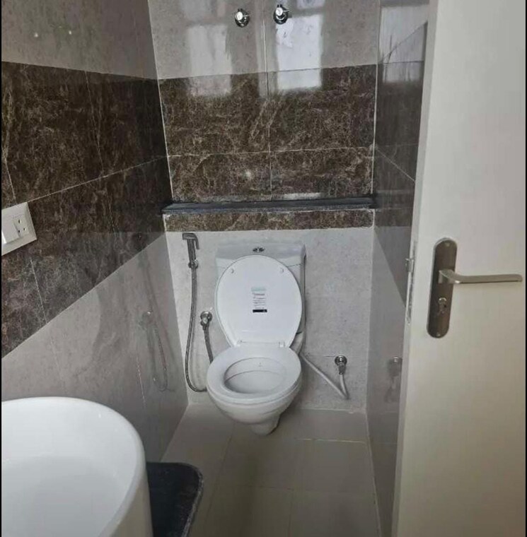 Bathroom, sushma-joynest-zrk 3 Bedroom 1350 Sq.Ft. Apartment In Ghazipur Zirakpur 9331900