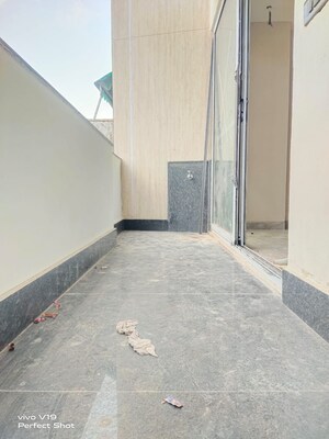 Room in 3 BHK Builder Floor at Kailash Hills – for Rent