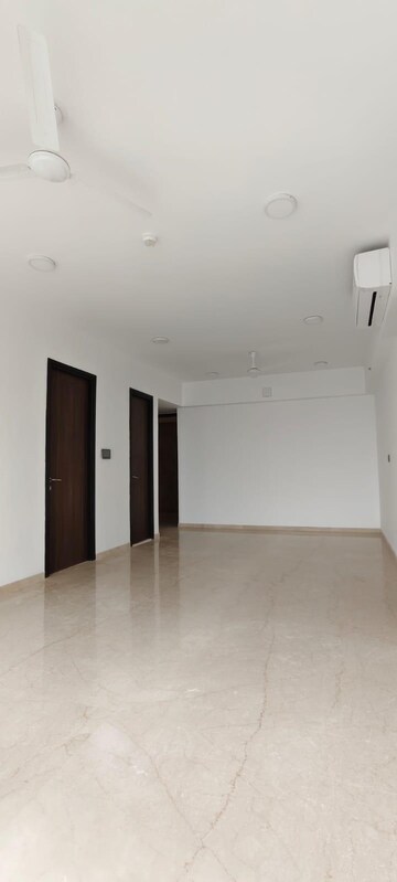 Room in 3 BHK Apartment at Lodha The Park, Worli – for Rent