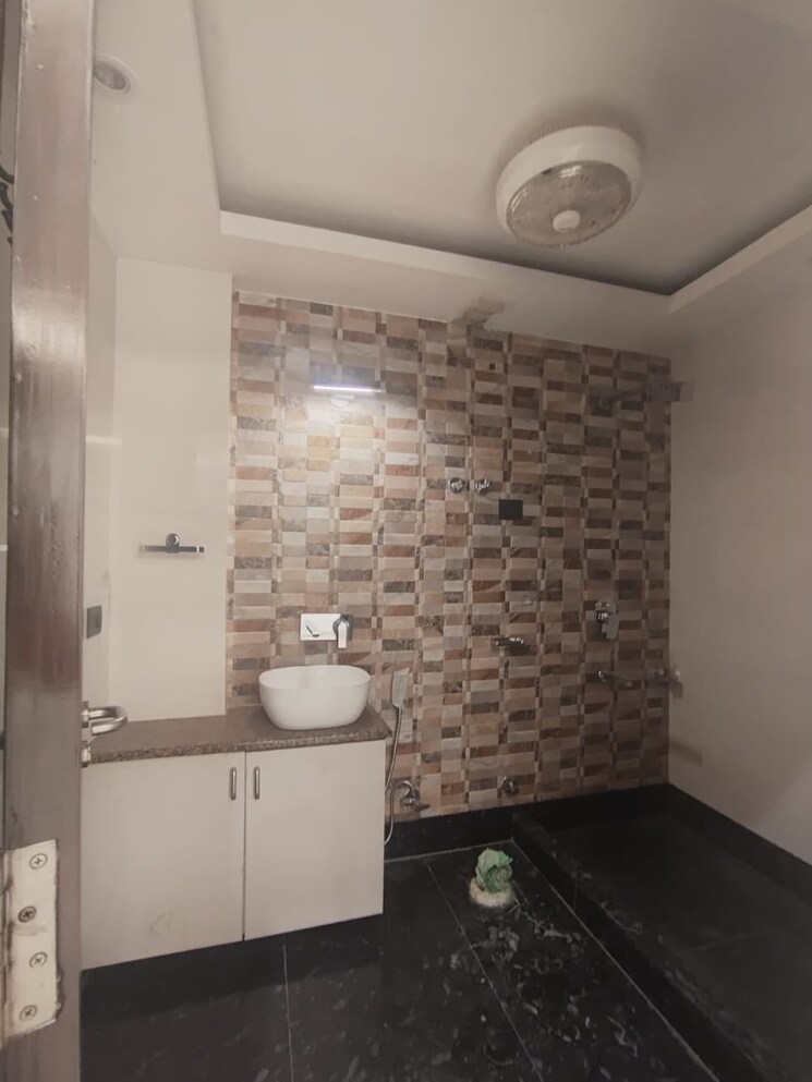 Bathroom, malviya nagar 4 Bedroom 2700 Sq.Ft. Builder Floor In Malviya Nagar Delhi 9332062
