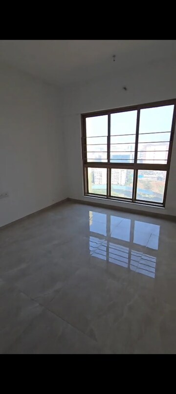 Room in 2 BHK Apartment at Vasant Oasis Phase 2, Andheri East – for Sale