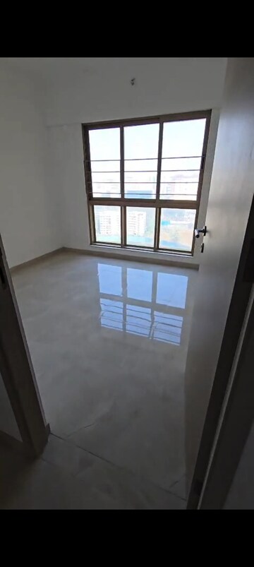 Room in 2 BHK Apartment at Vasant Oasis Phase 2, Andheri East – for Sale