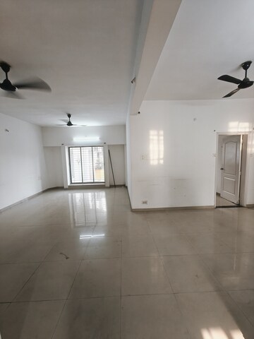Room in 3 BHK Apartment at Dreams Rhythm, Bavdhan – for Rent