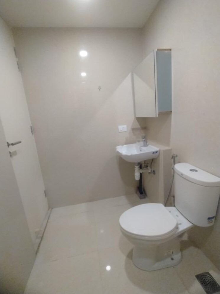 Bathroom, hiranandani-queensgate 1 Bedroom 416 Sq.Ft. Apartment In Bannerghatta Bangalore 9332271