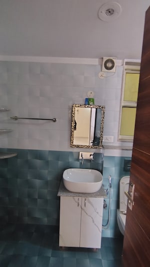 Bathroom in 3 BHK Builder Floor at Sushant Lok 2, Sector 57 – for Rent