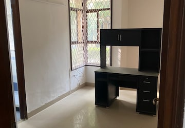 Room in 3 BHK Apartment at Smart World Orchard, Sector 61 – for Sale