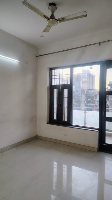 Room in 3 BHK Builder Floor at Sushant Lok 3, Sector 57 – for Rent