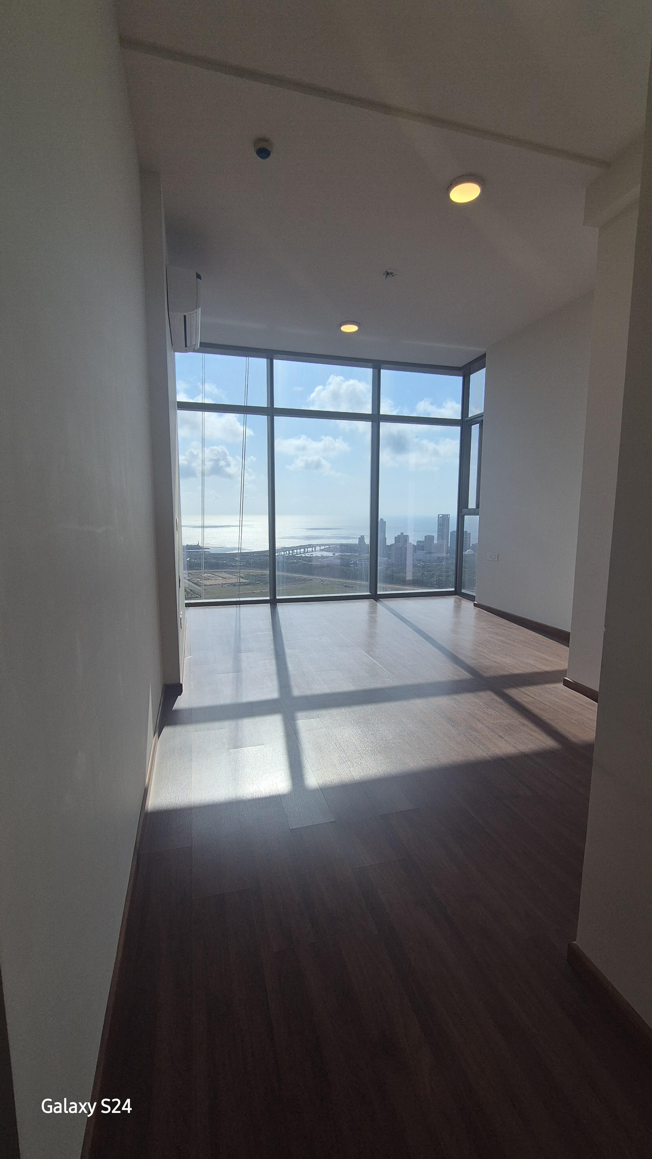 3 BHK + Servant Room Apartment For Rent in Piramal Mahalaxmi