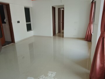 Room in 4 BHK Apartment at Kalpataru Parkcity, Kolshet Road – for Rent