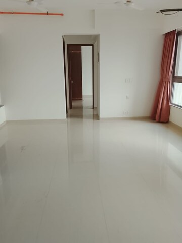 Room in 4 BHK Apartment at Kalpataru Parkcity, Kolshet Road – for Rent