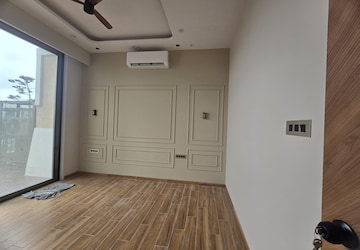 Room in 3 BHK Apartment at Indiabulls Sky Forest, Lower Parel – for Rent