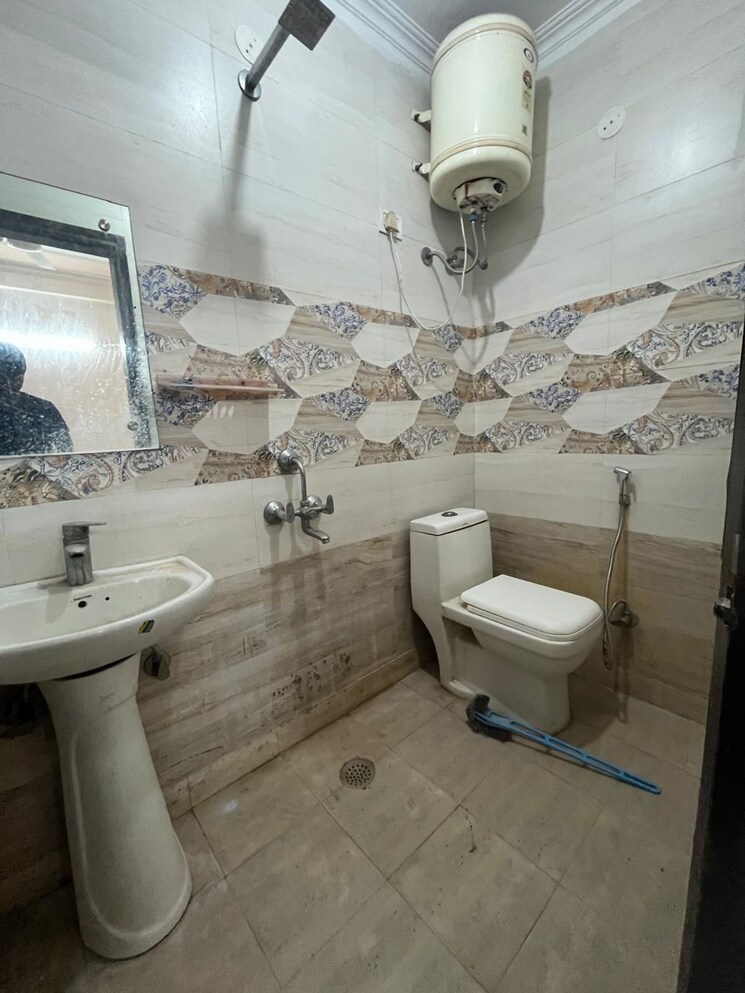 Bathroom, saket 2 Bedroom 800 Sq.Ft. Builder Floor In Saket Delhi 9332451