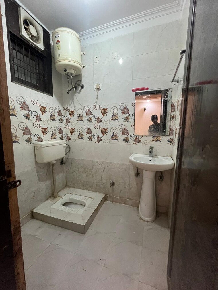 Bathroom, saket 2 Bedroom 800 Sq.Ft. Builder Floor In Saket Delhi 9332451