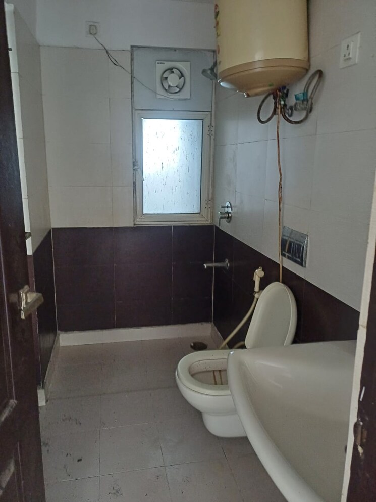 Bathroom, divyansh-flora 2 Bedroom 1055 Sq.Ft. Apartment In Sector 16c Greater Noida Greater Noida 9332461
