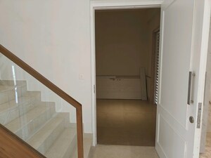 Furnished Amenities in 3 BHK Apartment at Indiabulls Sky Forest, Lower Parel – for Rent