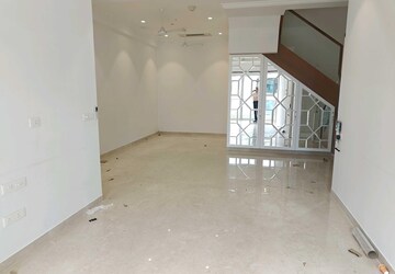 Room in 3 BHK Apartment at Indiabulls Sky Forest, Lower Parel – for Rent