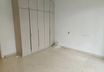 Room in 3 BHK Apartment at Indiabulls Sky Forest, Lower Parel – for Rent