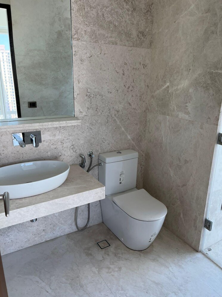 Bathroom, indiabulls-blu 2 Bedroom 827 Sq.Ft. Apartment In Worli Mumbai 9332566