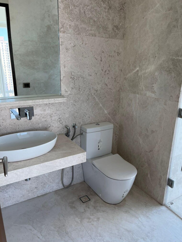 Bathroom, indiabulls-blu 2 Bedroom 827 Sq.Ft. Apartment In Worli Mumbai 9332566
