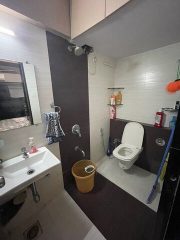Team Area in 1 BHK Apartment at Bandra West – for Rent