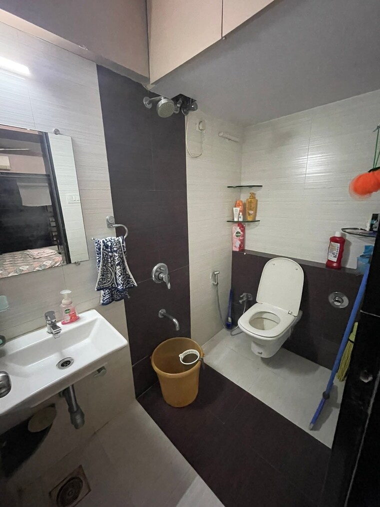 Team Area, bandra west 1 Bedroom 500 Sq.Ft. Apartment In Bandra West Mumbai 9332611