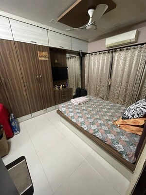Bedroom in 1 BHK Apartment at Bandra West – for Rent