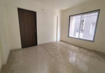 Room in 2 BHK Apartment at Solitaire Residency, Pimple Saudagar – for Sale