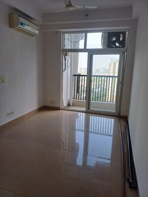 Room in 2 BHK Apartment at Gaur City 2 - 14th Avenue, Sector 16c Greater Noida – for Sale