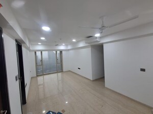Room in 3 BHK Apartment at Lodha World Crest, Worli – for Rent