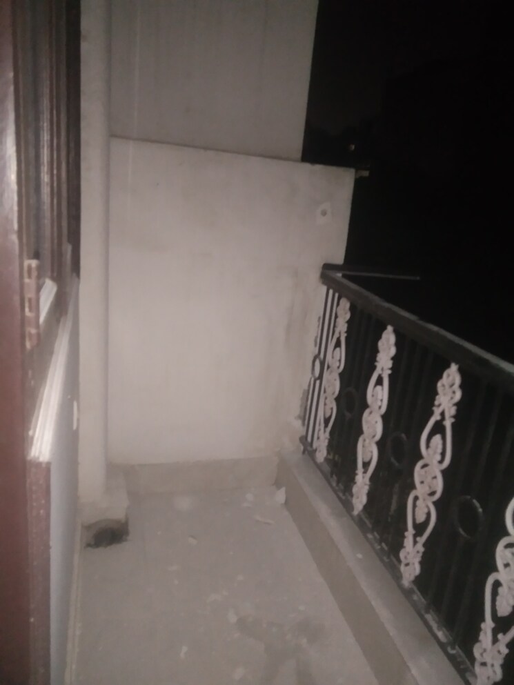 Balcony, chattarpur 1.5 Bedroom 500 Sq.Ft. Apartment In Chattarpur Delhi 9329103