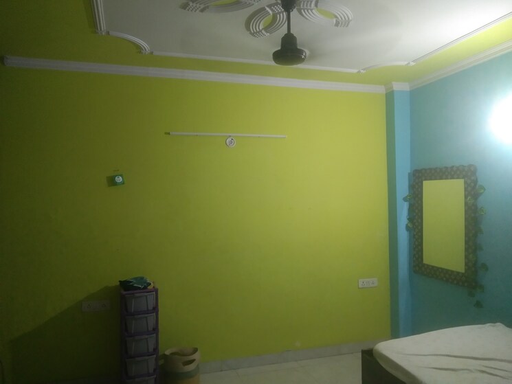 Room, chattarpur 1.5 Bedroom 500 Sq.Ft. Apartment In Chattarpur Delhi 9329103