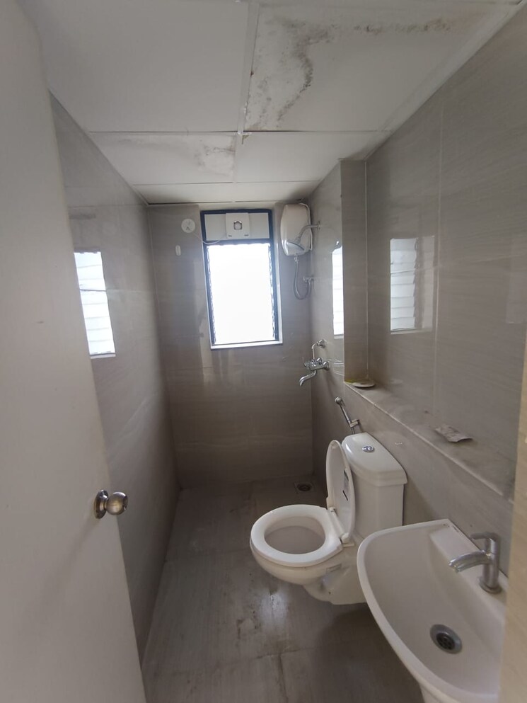 Bathroom, runwal-gardens 3 Bedroom 908 Sq.Ft. Apartment In Dombivli East Thane 9332936